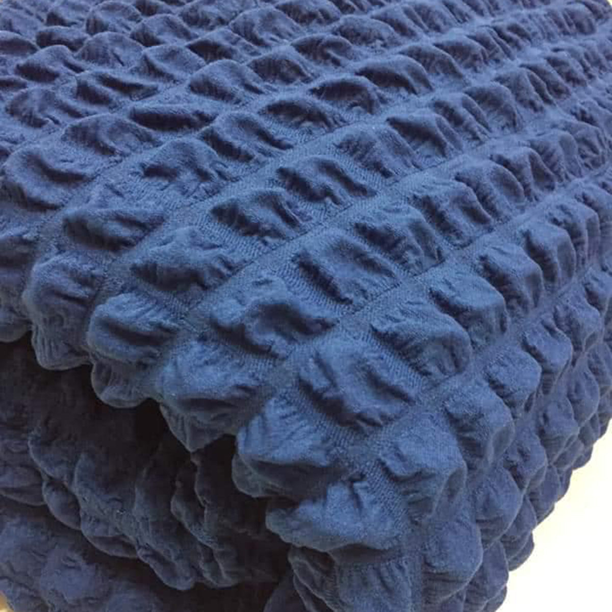 Copridivano elasticizzato con tessuto bolle blu